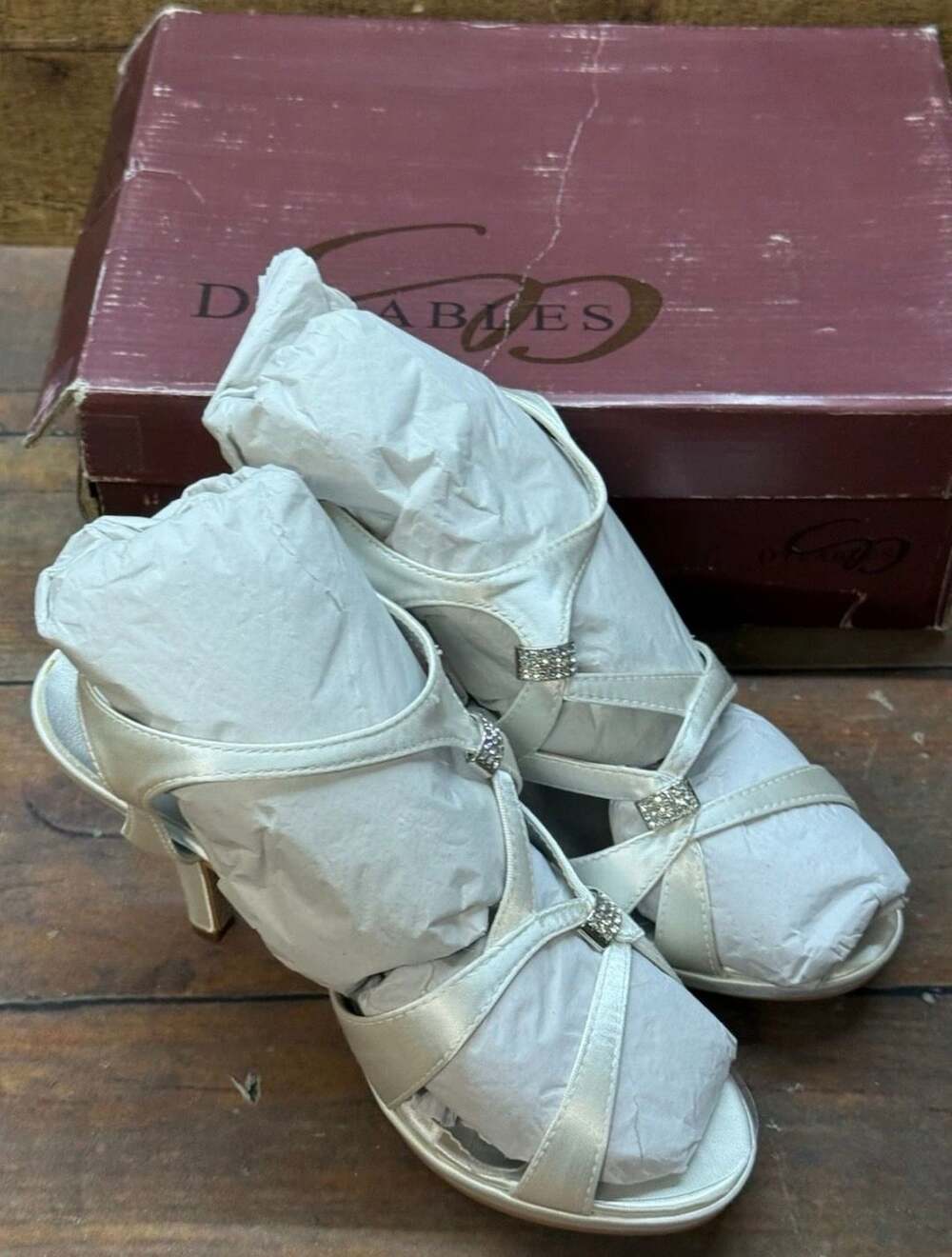 Dyeables Claire Size 7.5 D White Satin Rhinestone Wedding Heels
